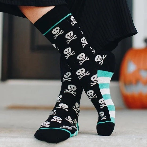 Skull And Crossbones Women's Crew Socks