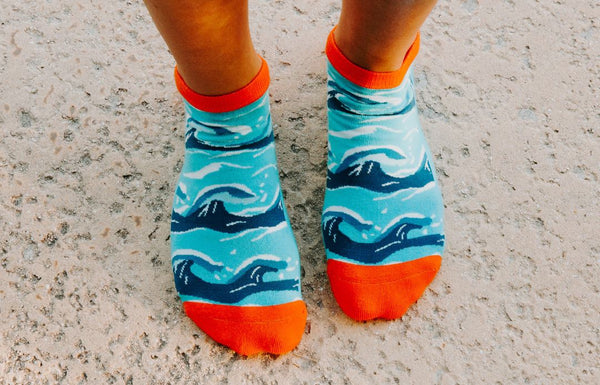 "Hang Ten, Ocean Waves Ankle Socks"